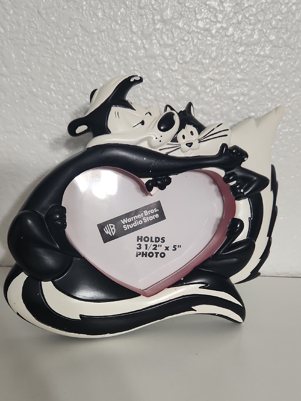 Warner Brothers Pepe Le Pew Skunk Heart Photo Frame